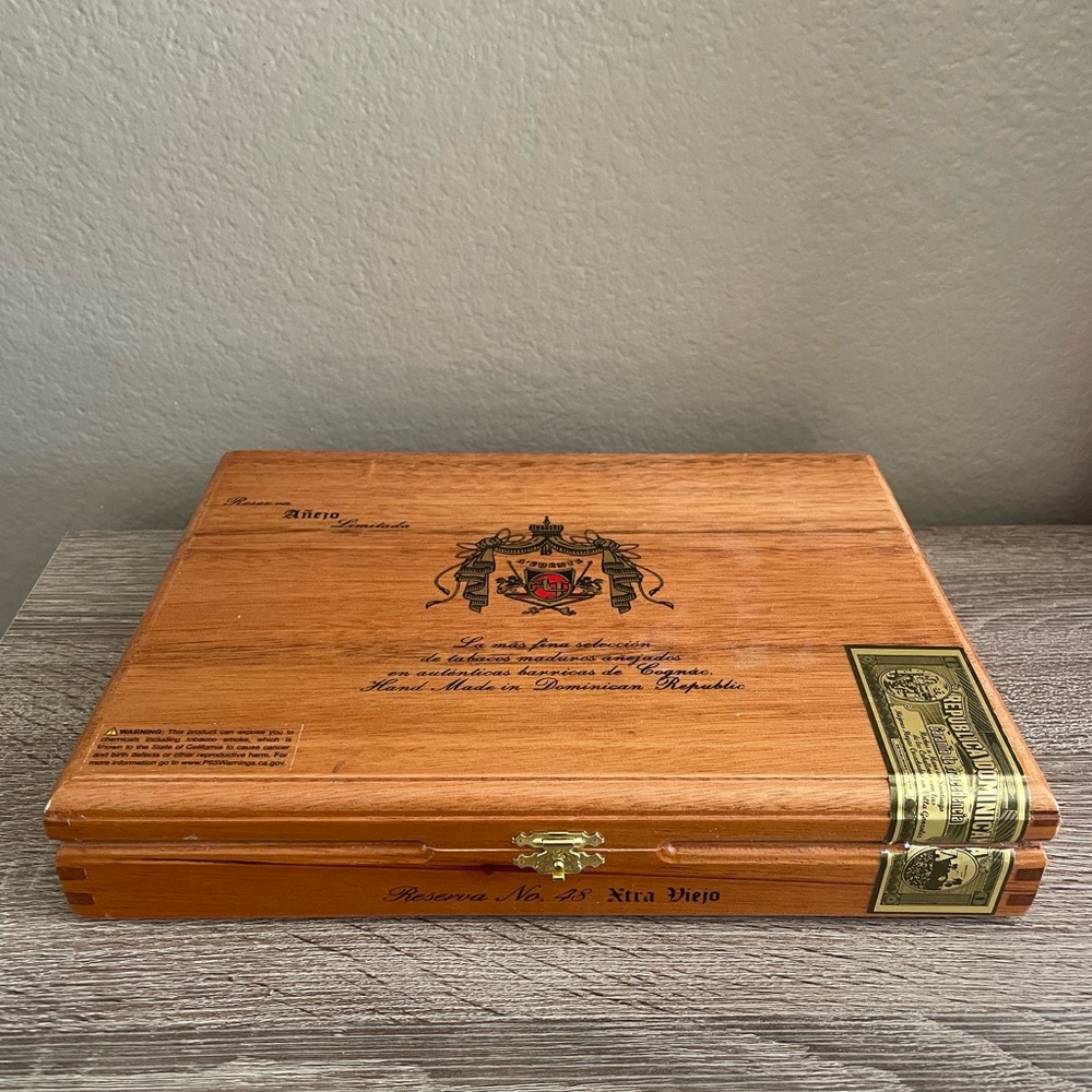 25 count wood Cigar box with spacer